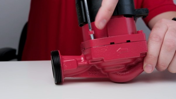 Pompa obiegowa montaż