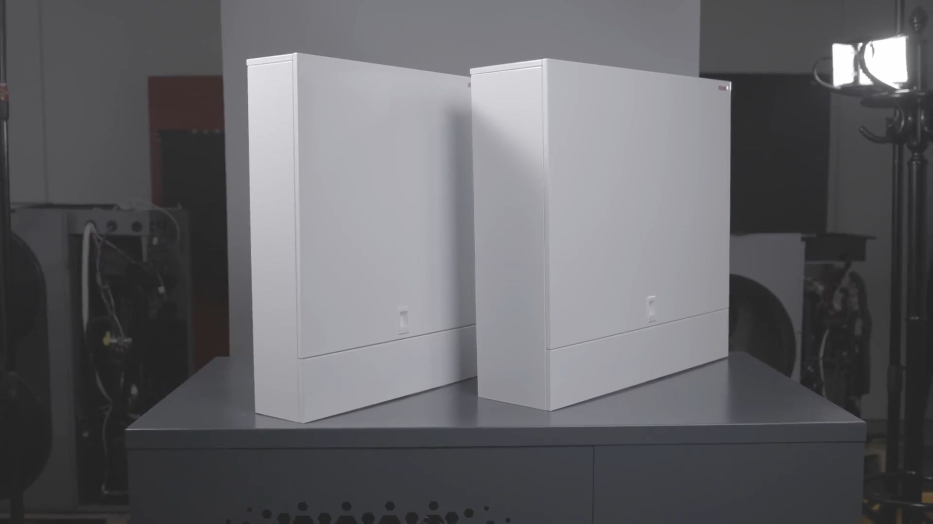 Szafki do rozdzielaczy od Ferro